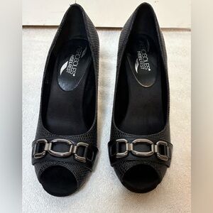 Aerosoles Good Lux Peep Toe Pump Black Size 8M